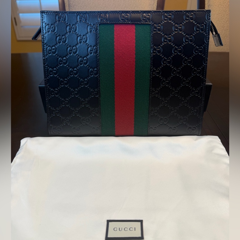 New Authentic Gucci GG Supreme Logo Leather Pouch Bag Black